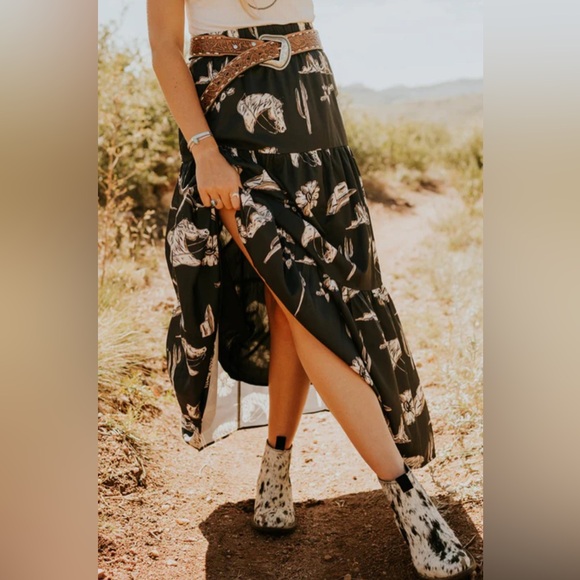 Black Western Print Tiered Ruffled High Waist Maxi Skirt 2XL Size Horses Cowboy - Picture 3 of 7